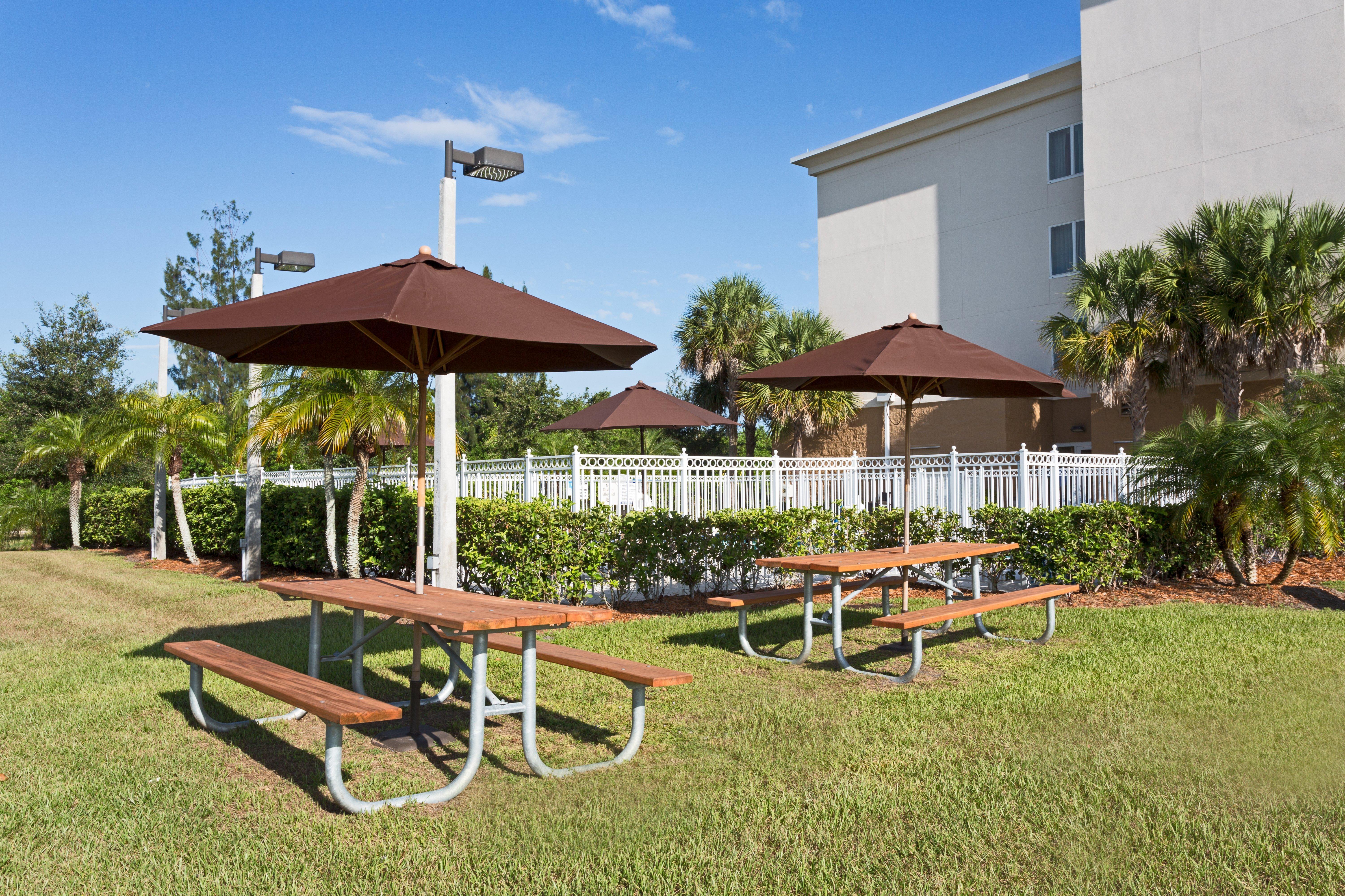 Holiday Inn Express Hotel & Suites Fort Pierce West By Ihg Buitenkant foto